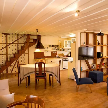 Βίλα Traditional House